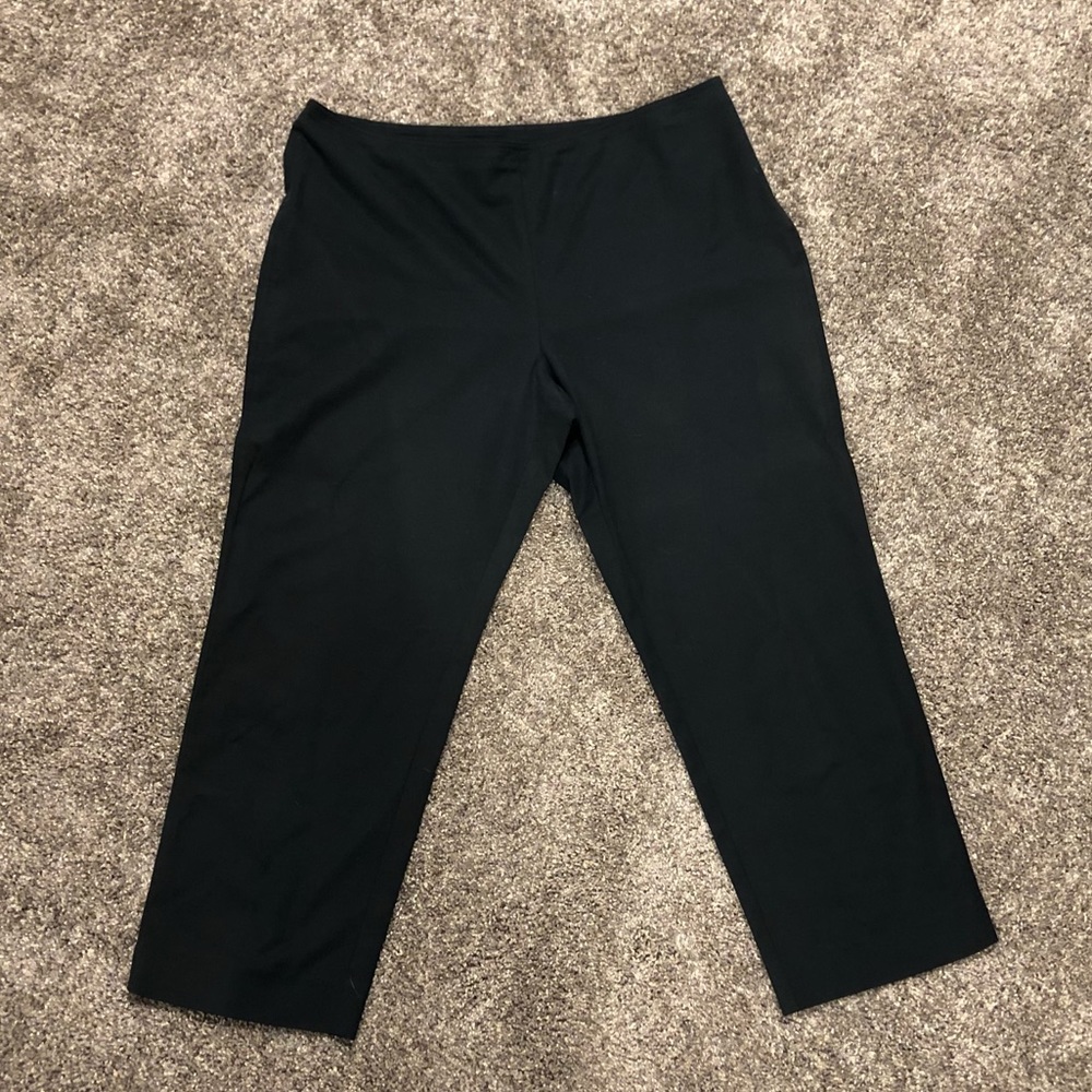 St John Women’s Black Capris Size 14